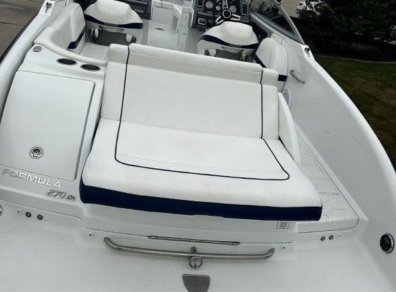 Formula 270 Bowrider image