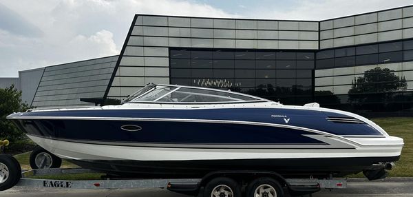 Formula 270 Bowrider image