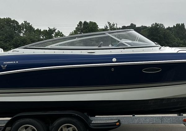 Formula 270 Bowrider image