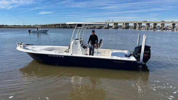 Tidewater 2410 Bay Max 