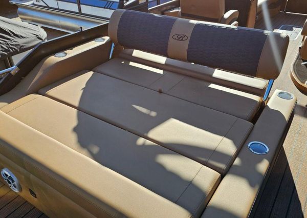 Bentley-pontoons ELITE-253-SWINGBACK image