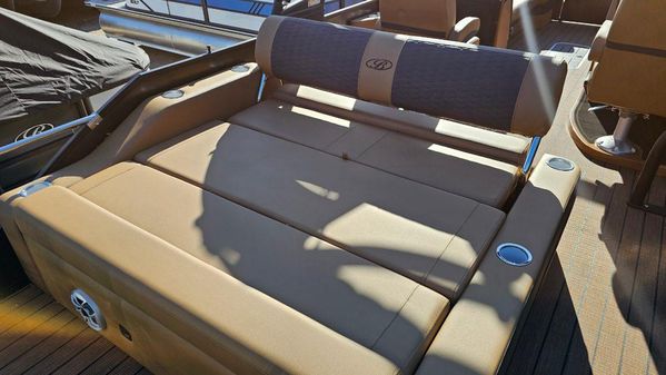 Bentley-pontoons ELITE-253-SWINGBACK image