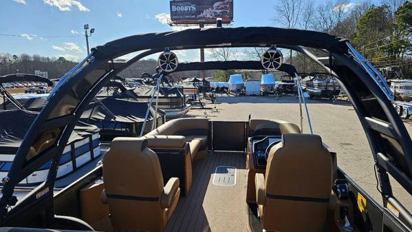 Bentley-pontoons ELITE-253-SWINGBACK image