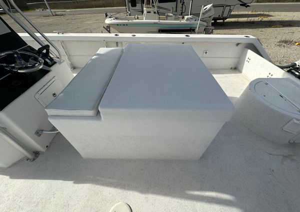 Twin-vee 32-CENTER-CONSOLE image