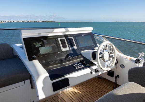 Azimut 72 image