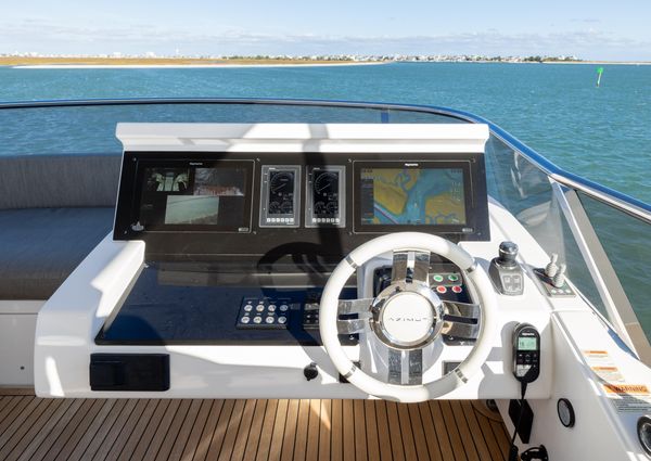 Azimut 72 image