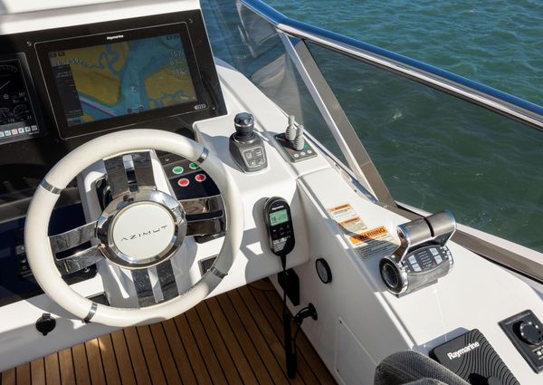 Azimut 72 image