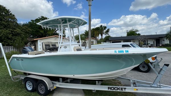Tidewater 220 CC Adventure