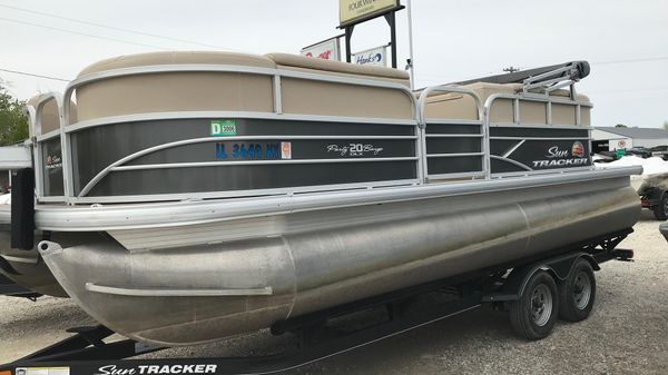 Sun Tracker Party Barge 20 DLX 
