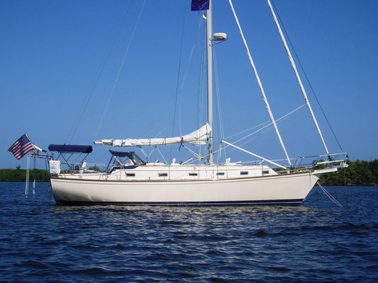 Island Packet 40 - main image