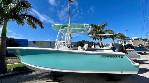 Sportsman Heritage 231 Center Console