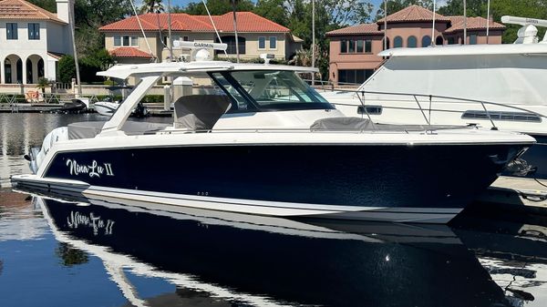 Tiara Yachts 38 LS 