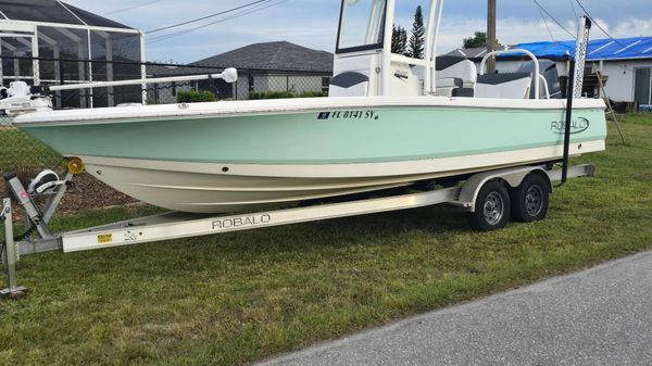 Robalo 246 Cayman 