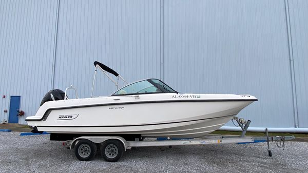 Boston Whaler 230 Vantage