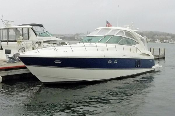Cruisers Yachts 520 Express - main image