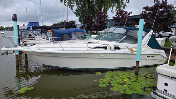 Sea Ray 330 Express Cruiser 