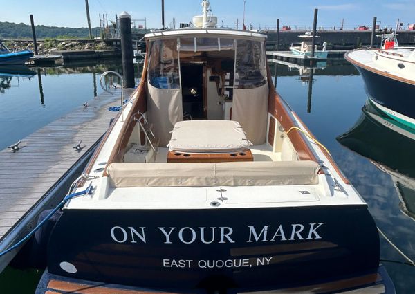 Hinckley Picnic Boat Classic image