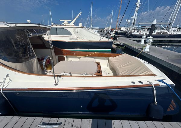 Hinckley Picnic Boat Classic image