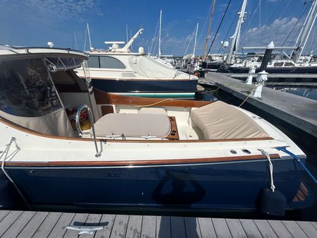 Hinckley Picnic Boat Classic image