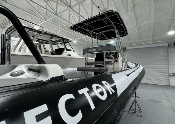 Protector 28 Center Console image