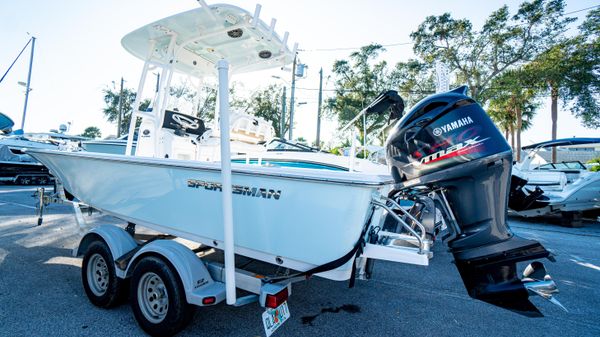 Sportsman Masters 227 Bay Boat