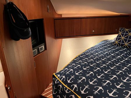 Tiara Yachts 39 Sovran image