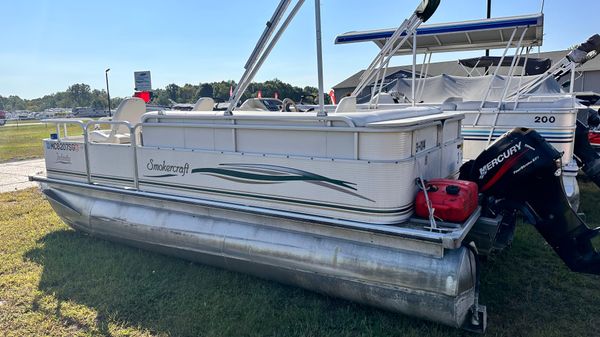 Smoker Craft PONTOON 