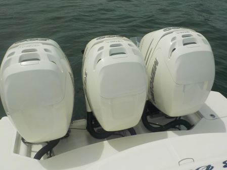 Sea Ray SLX 350 OB image