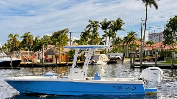 Robalo 246 Cayman 