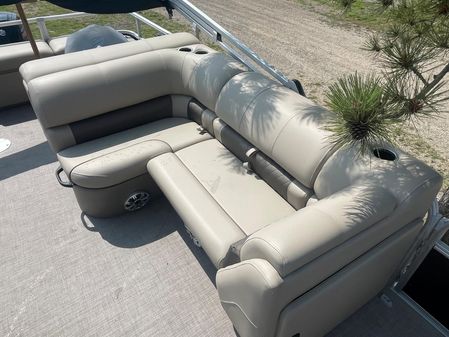 Sun Tracker SportFish 22 DLX image
