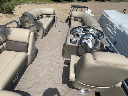 Sun Tracker SportFish 22 DLX image