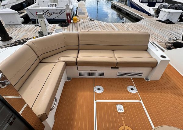 Cruisers Yachts 45 Cantius image