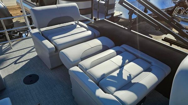 Bentley-pontoons LEGACY-243-QSB image