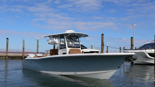 Sea Hunt Ultra 305 SE image