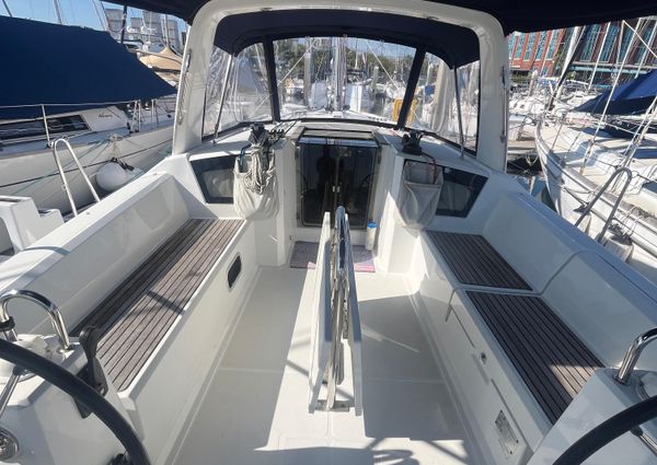 Beneteau Oceanis 38.1 image