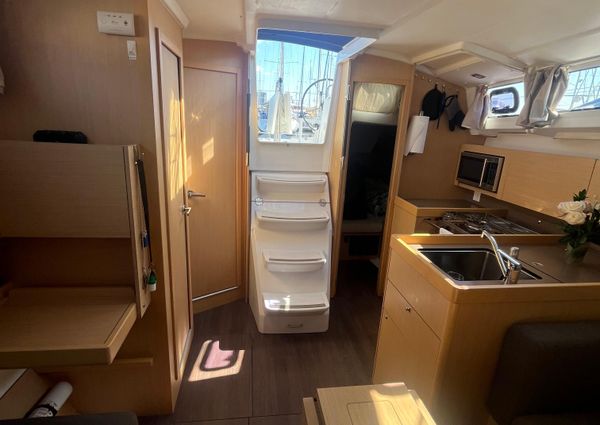 Beneteau Oceanis 38.1 image