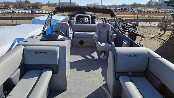 Bentley-pontoons LEGACY-243-SWINGBACK image