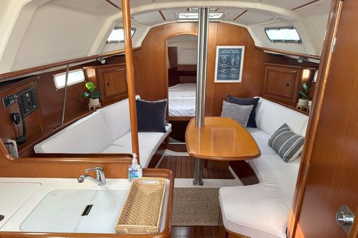 Beneteau Oceanis Clipper 331 image