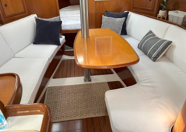 Beneteau Oceanis Clipper 331 image