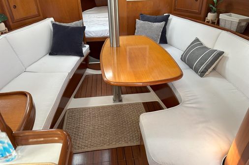 Beneteau Oceanis Clipper 331 image