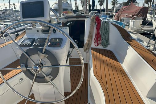 Beneteau Oceanis Clipper 331 image