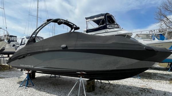Yamaha Boats 242 Limited S 