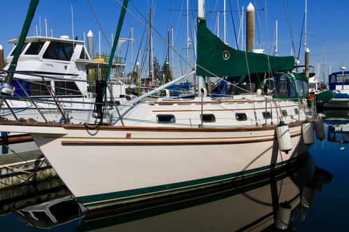 Island Packet 40 image