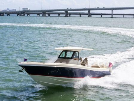 Chris-Craft 34 Catalina image