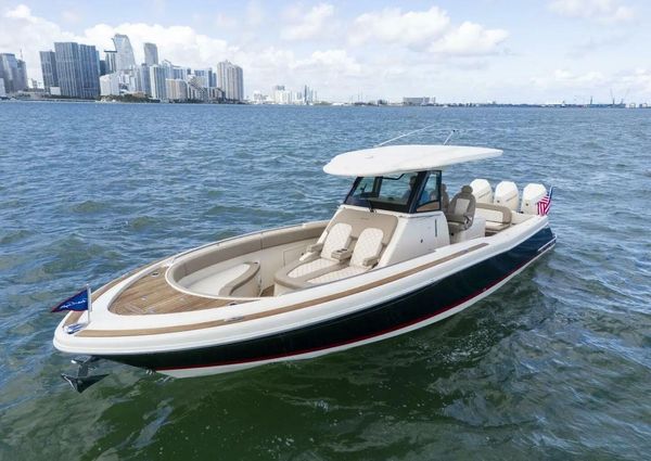 Chris-Craft 34 Catalina image