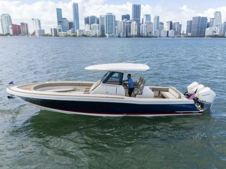 Chris-Craft 34 Catalina image