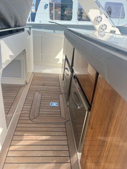 Tiara Yachts 43 LS image