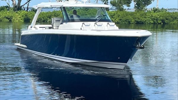 Tiara Yachts 43 LS 