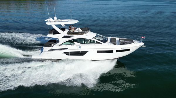 Cruisers Yachts 60 Fly 
