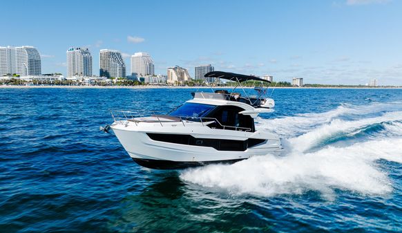 Galeon 400 Fly image